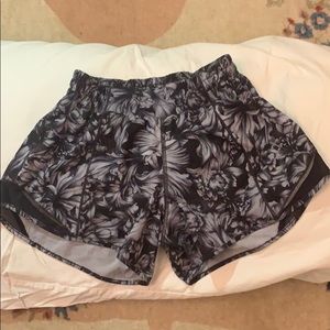Lululemon hotty hot shorts size 4 tall
